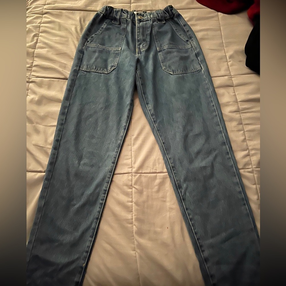 Forever 21 stretchy relaxed jeans